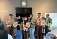 Kegiatan pengabdian masyarakat oleh Mahasiswa Program Studi Sains Komunikasi Fakultas Ilmu Sosial dan Ilmu Politik (FISIP) Universitas Djuanda. (Dok. Alianti Oktapiandi)
