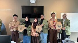 Kegiatan pengabdian masyarakat oleh Mahasiswa Program Studi Sains Komunikasi Fakultas Ilmu Sosial dan Ilmu Politik (FISIP) Universitas Djuanda. (Dok. Alianti Oktapiandi)
