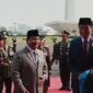 Wakil Presiden Terpilih Periode 2024 - 2029 Gibran Rakabuming Raka ikut menyambut langsung kedatangan Jokowi beserta Ibu Iriana Joko Widodo saat keduanya di Monas. (Dok. Tangkapan Layar Video)