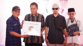 Pemkab Bogor melalui Dinsos Kabupaten Bogor menyalurkan bantuan alat bantu kursi roda sebanyak 546 unit bagi lanjut usia terlantar dan disabilitas. (Dok. Dinsos Kabupaten Bogor)