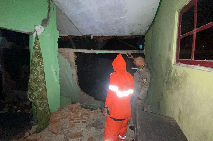 Tanah longsor yang menerjang pemukiman warga di Kabupaten Bogor, Jawa Barat. (Dok. BPBD Kabupaten Bogor)