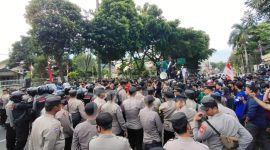 Potret aksi unjuk rasa di desan Istana Bogor. Potret aksi unjuk rasa di desan Istana Bogor. (Dok. Yogi Faisal/JPNN.com)