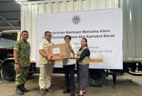 ANTAM UBPE Pongkor dan KLH/BPLH memberikan bantuan alat komunikasi satelit untuk operasi darurat di Aceh.. (Dok. ANTAM)