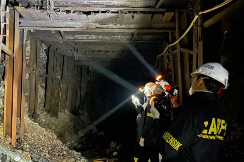 Bareskrim Polri melakukan olah tempat kejadian perkara (TKP) terkait kebakaran dan insiden kepulan asap di area underground mining PT Antam UBPE Pongkor Xcut 9 di Kecamatan Nanggung, Kabupaten Bogor.