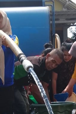 Dinsos Kabupaten  Bogor Salurkan 203.400 Liter Air Bersih Bersama LAZ Rabbani untuk 6 Kecamatan yang Kekeringan